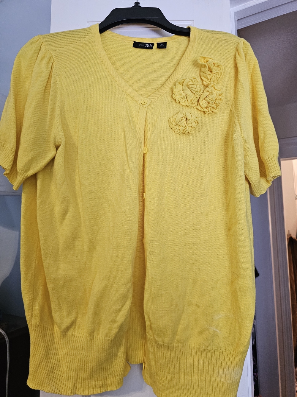 4/$25 East 5th Sunny Yellow V-Neck Short Sleeve Cardigan with Floral Appliques
